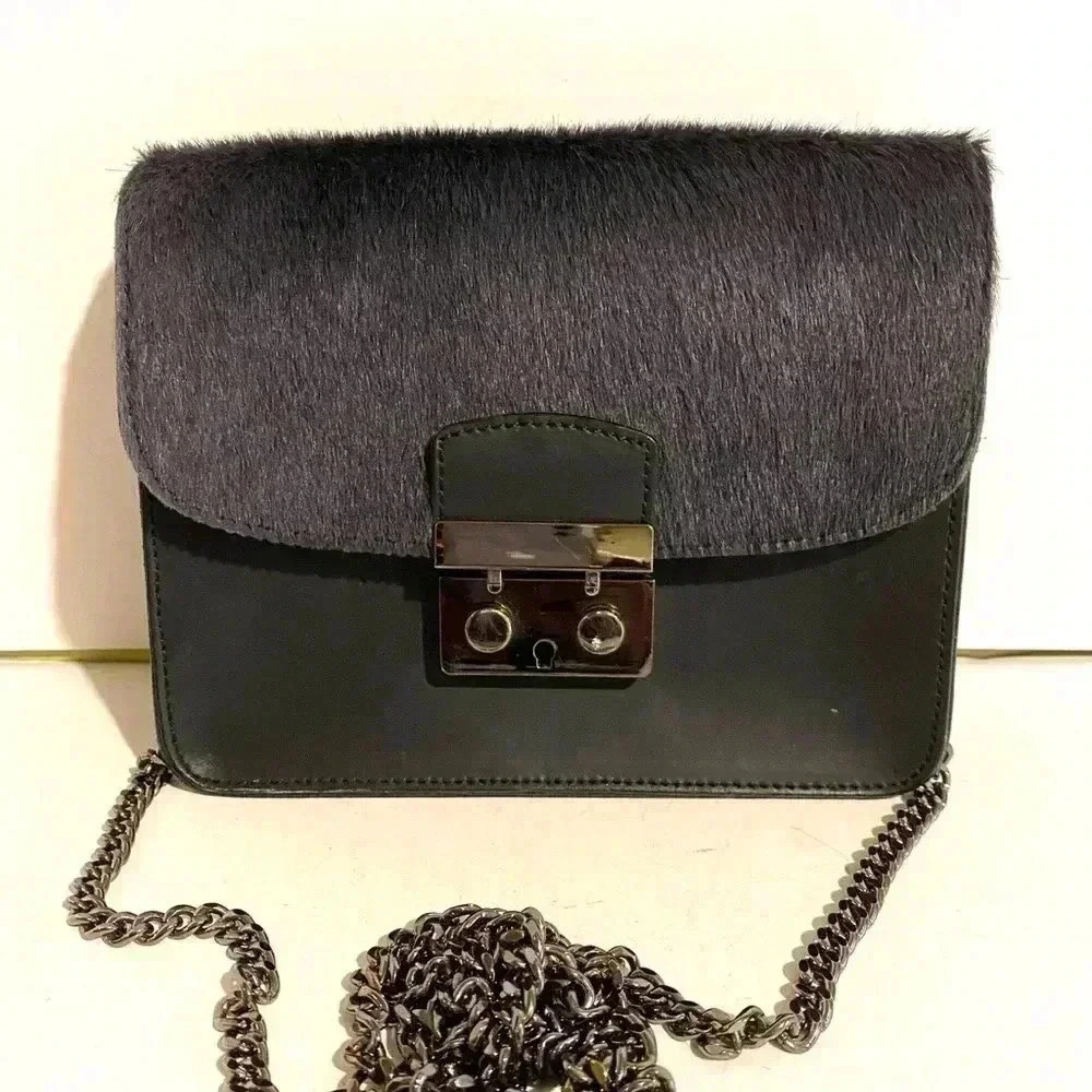 Vera Pelle black leather shoulder bag